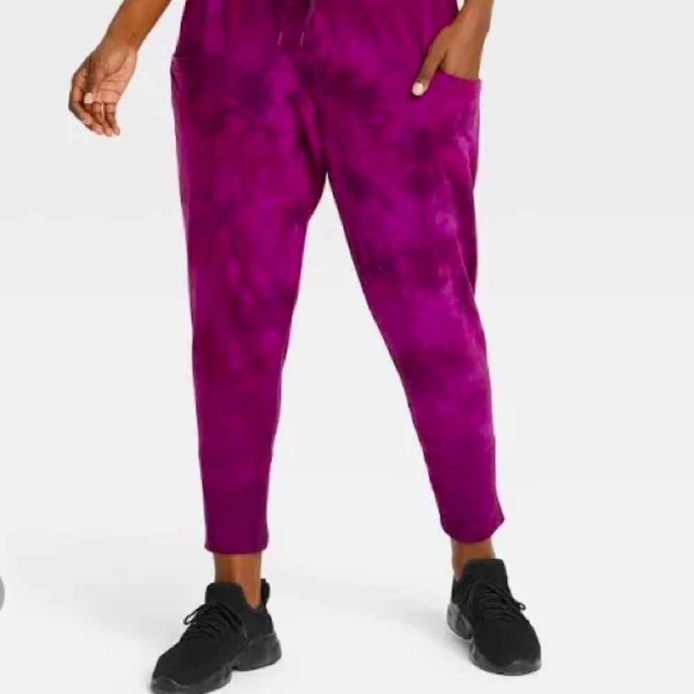 New all in motion high rise joggers